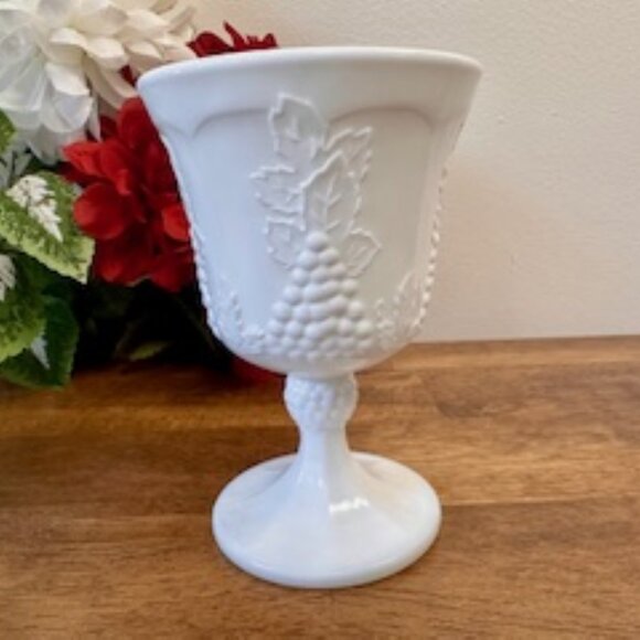 Vintage Milk‎ Glass Grape Pedestal Dish White Footed Harvest Compote Bowl MCM - Picture 1 of 4